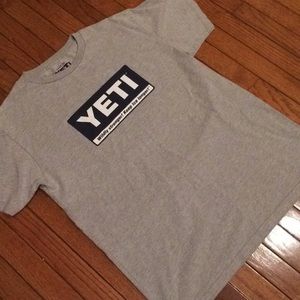 ⭐️Men's Large Yeti gray t-shirt.Awesome condition